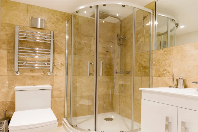 Curved shower type